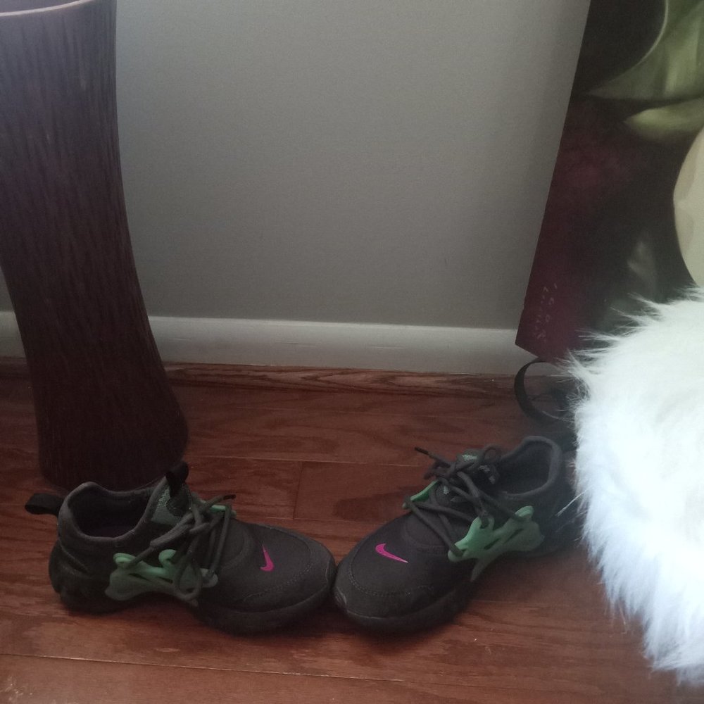 Nike Tennis Shoes